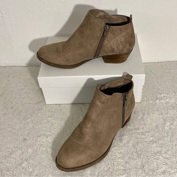 Carlos Santana Shoes - Carlos by Carlos Santana Brie Doe/Taupe Booties Women’s Size 8.5M Vegan Side Zip